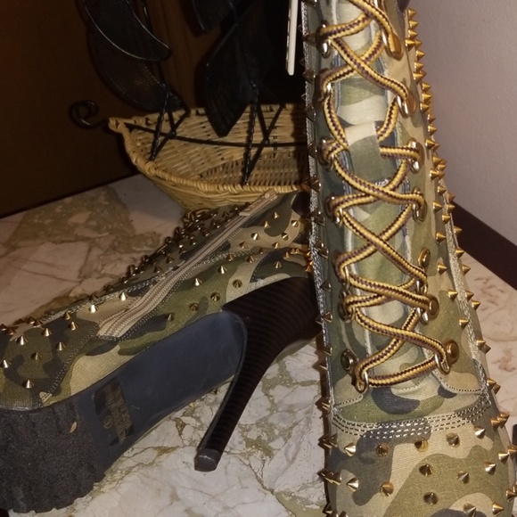 Stiletto Spiked Camouflage Booties!!!👄😎💕 - Picture 7 of 8